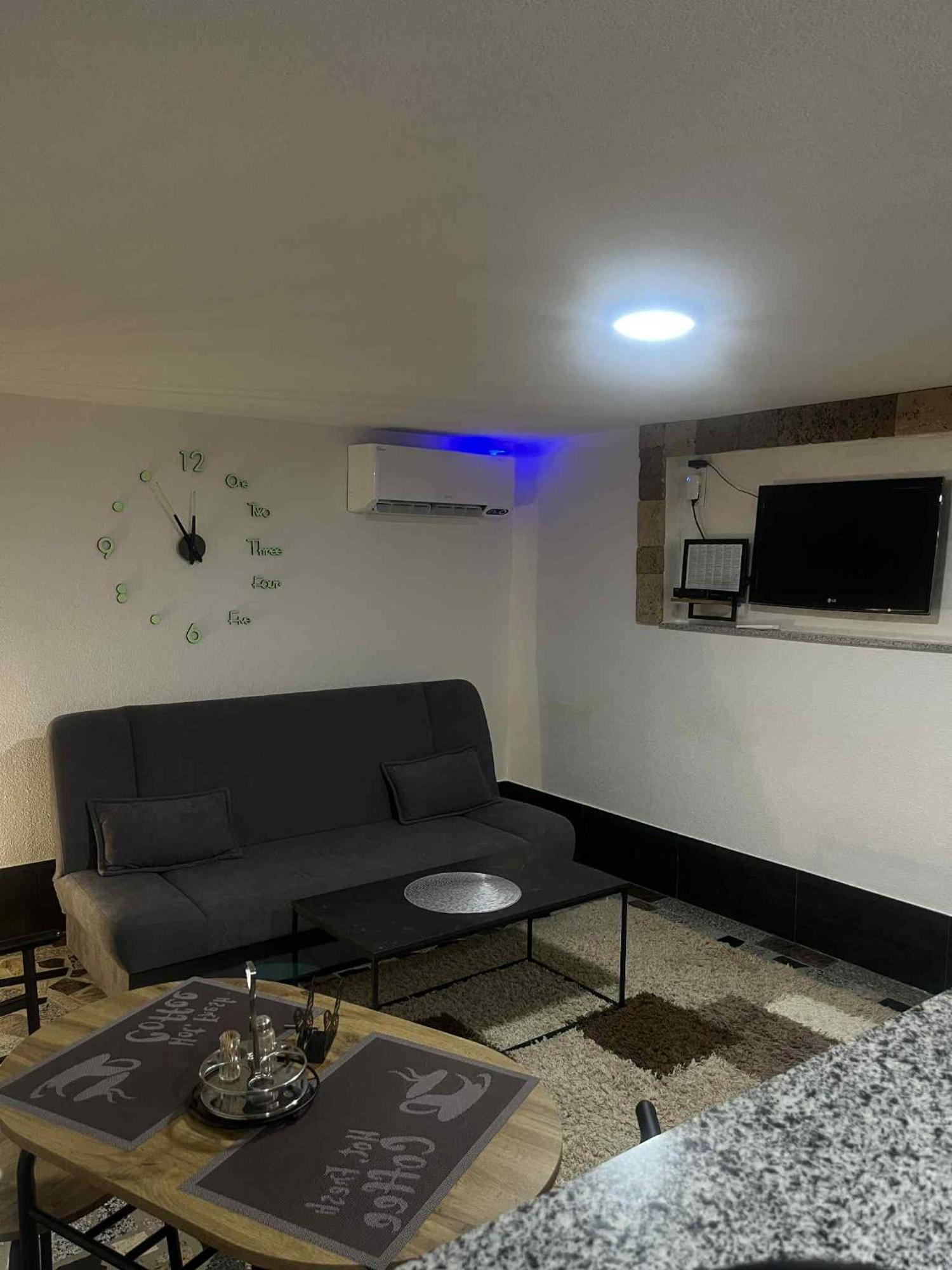 Studio Apartman Azra Kulen Vakuf Eksteriør bilde